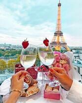 Без бренда «Свидание на фоне Эйфелевой башки» в Белгороде 