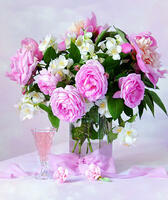 Без бренда «Нежный букетик с розами и настойка» в Белгороде в интернет-магазине Без бренда «Нежный букетик с розами и настойка» в Белгороде