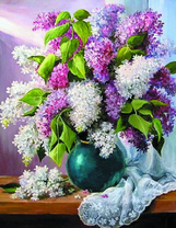 Букет сирени и тюль на подоконнике